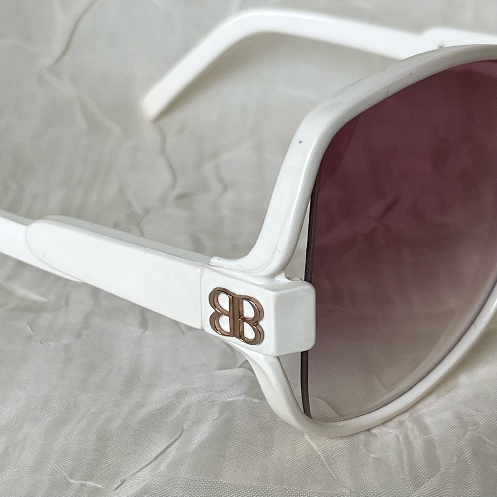 [ ” ▀ ﹏ ▀ ” ]

Vintage 70s Balenciaga Sunglasses - Picture 10 of 17